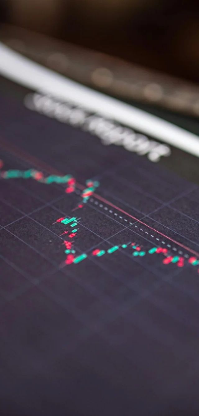 From Data Analysts to Data Product Owners – Splended collaborates with Helen